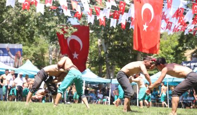 DULKADİROĞLU BELEDİYESİ EV SAHİPLİĞİNDE 454 PEHLİVAN ER MEYDANINA ÇIKTI
