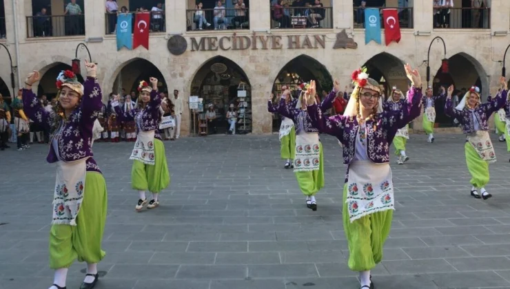 Halk Oyunlarına ev sahipliği yapıyoruz