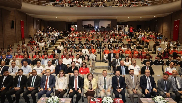 Okul sporlarında dereceye giren öğrenciler ödüllendirildi