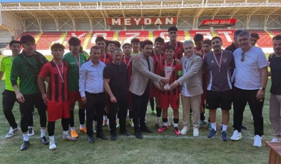 U18 liginde Şehitkamil üçüncü oldu