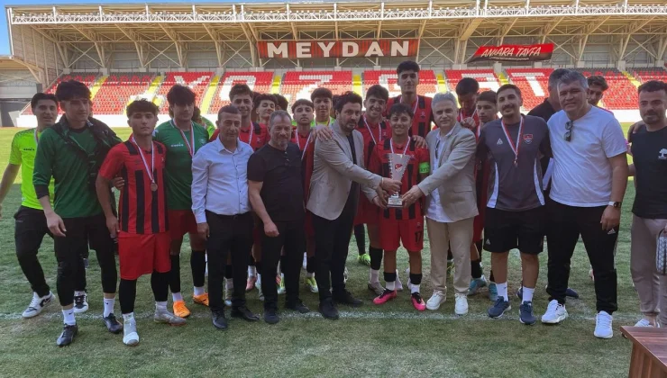 U18 liginde Şehitkamil üçüncü oldu