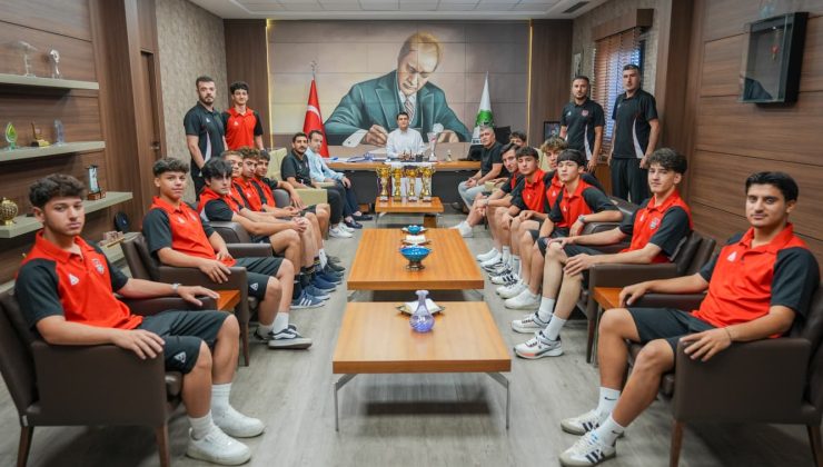BAŞKAN YILMAZ, ŞAMPİYONLARI AĞIRLADI