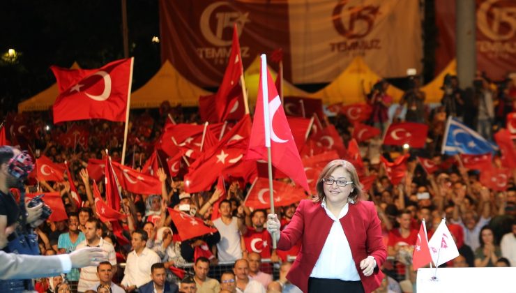 FATMA ŞAHİN: “15 TEMMUZ, MİLLET İRADESİNİN DESTANIDIR”