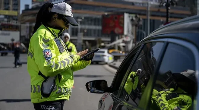 Trafikte yeni düzenleme! Artık bunu yapanın ehliyeti iptal edilecek