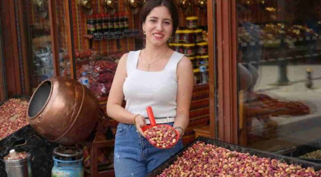 Gaziantep’te Antep fıstığı tezgaha indi! Fiyatı gören şaşırıyor