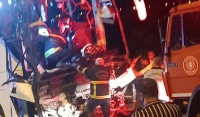 Gaziantep’te yolcu otobüsü tırla çarpıştı: 2 ölü, 22 yaralı