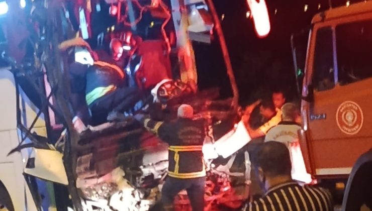 Gaziantep’te yolcu otobüsü tırla çarpıştı: 2 ölü, 22 yaralı