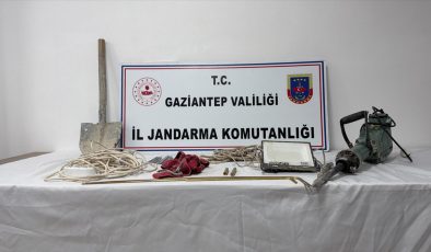 KAÇAK KAZIYA JANDARMADAN SUÇÜSTÜ