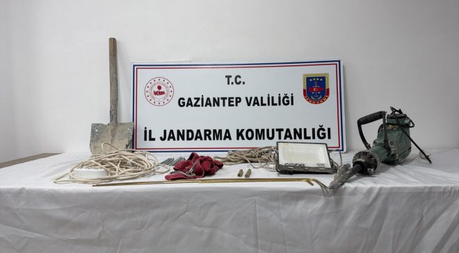 KAÇAK KAZIYA JANDARMADAN SUÇÜSTÜ
