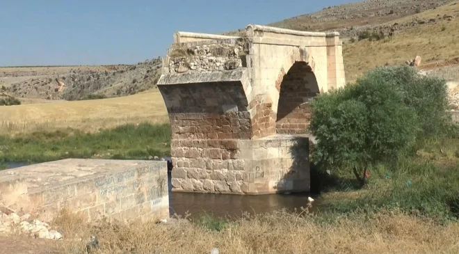 Gaziantep’te ‘Kırık Köprü’ ziyaretçilerin ilgi odağı oldu