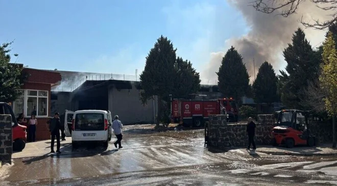 Gaziantep’te tekstil fabrikası alevlere teslim oldu