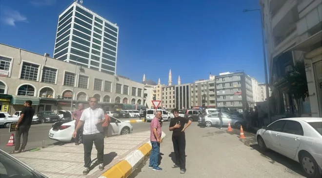 Çok sayıda ilimizi sallayan deprem anı kamerada