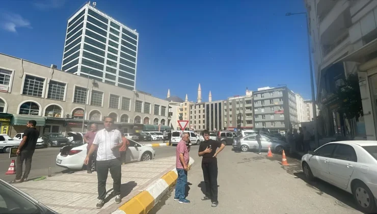 Çok sayıda ilimizi sallayan deprem anı kamerada