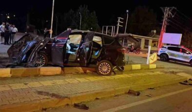 Gaziantep’te Feci Kaza: Kontrolden Çıkan Otomobil Karşı Şeride Geçti!