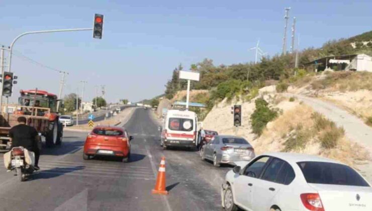 Gaziantep’te Zincirleme Kaza: Kırmızı Işıkta 3 Araç Birbirine Girdi, 1 Yaralı