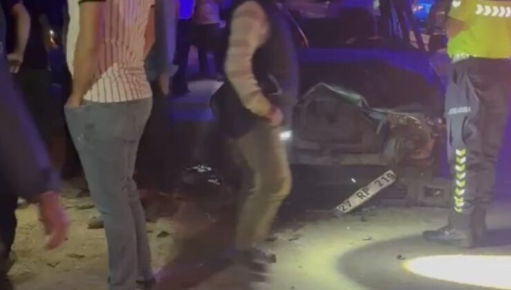 Gaziantep’te otomobil koyun sürüsüne daldı: Sürücü yaralandı, çok sayıda koyun telef oldu