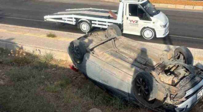 Gaziantep’te kontrolden çıkan otomobil kaldırıma uçarak ters döndü: 1 yaralı
