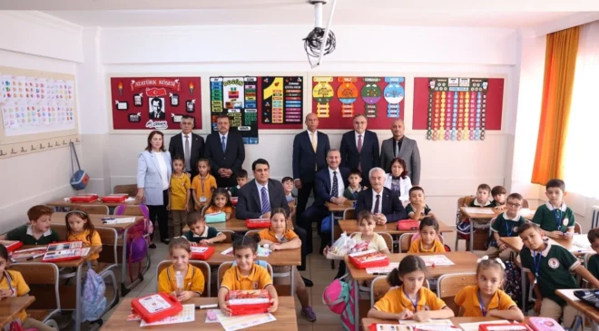 Umut Yılmaz’dan öğrencilere yeni yıl hediyesi