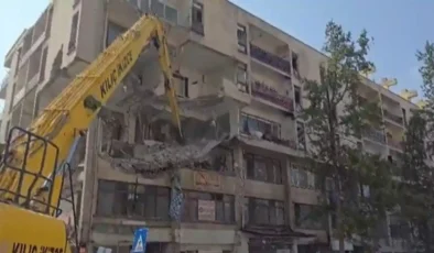 Gaziantep’te yarım asırlık bina yıkılıyor