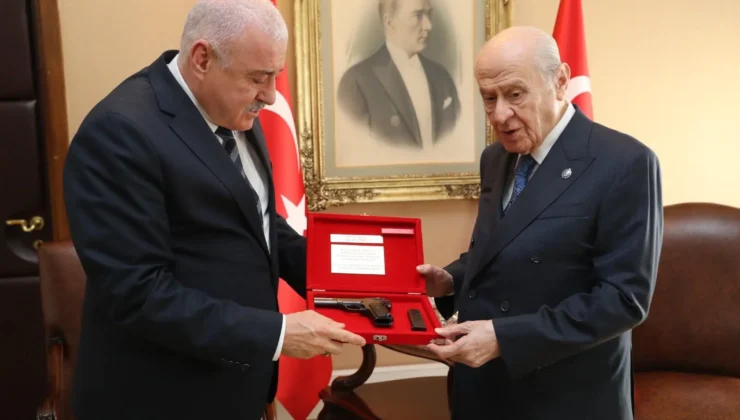 Atay’dan Bahçeli’ye şaşırtan hediye