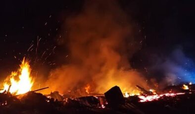 Gaziantep’te samanlık yangınına müdahale sürüyor