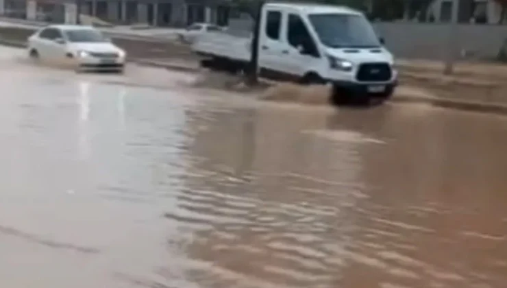 Sağanak yağış yolları göle çevirdi, kazalar peş peşe geldi