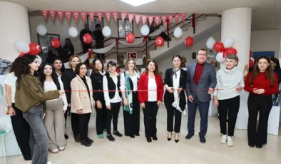 Cumhuriyet ve sanat sergisi beğenildi