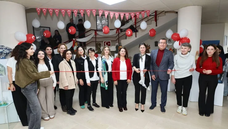 Cumhuriyet ve sanat sergisi beğenildi